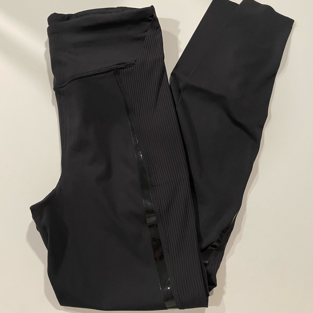 EUC SET OF LULULEMON LEGGINGS AND BRA